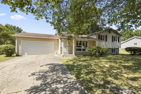 18215 Chipstead Dr, South Bend, IN 46637