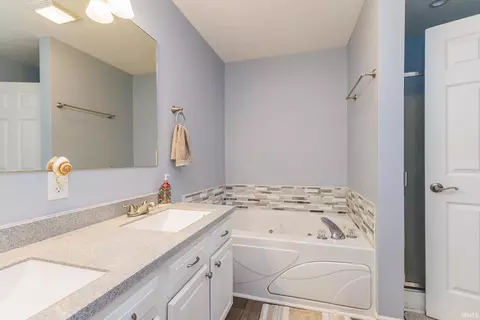 Bath - 665 Redwood Dr, Pendleton, IN 46064 photo 2 of 4