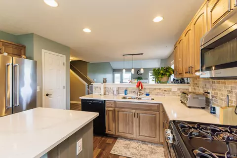 Kitchen - 665 Redwood Dr, Pendleton, IN 46064 photo 3 of 4