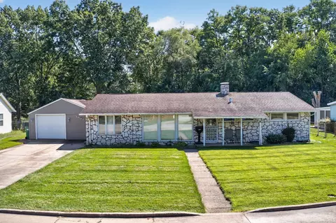 3807 Terry Ln, Mishawaka, IN 46544