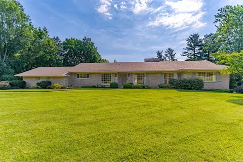 520 Scenic Dr, Evansville, IN 47715