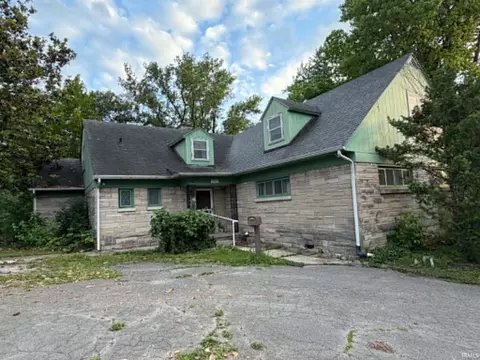 785 W Main St, Bloomfield, IN 47424