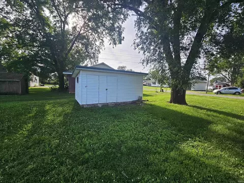 Exterior - 702 S Durbin St, Bicknell, IN 47512 photo 4 of 5
