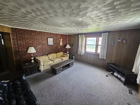 Living - 702 S Durbin St, Bicknell, IN 47512 photo 1 of 2