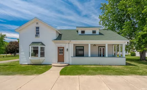 116 S Walnut St, Etna Green, IN 46524