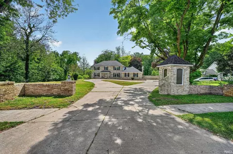 1765 N Bay Dr, Elkhart, IN 46514