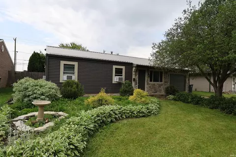 1940 Renfrew Dr, South Bend, IN 46614