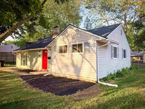 2904 Hilltop Dr, South Bend, IN 46614
