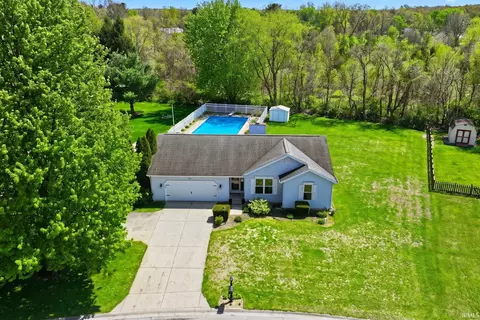 10424 Courtney Ln, Granger, IN 46530