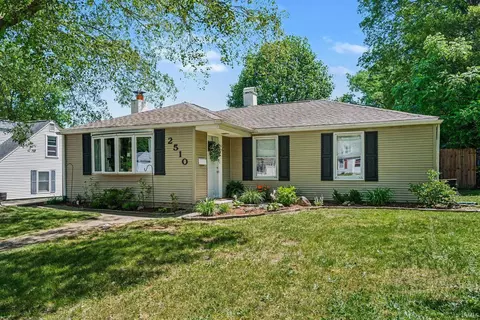 2510 Woodmont Dr, South Bend, IN 46614