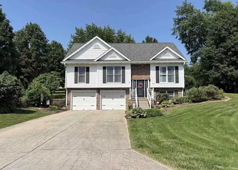 960 N Quail Ridge Cir, Vincennes, IN 47591