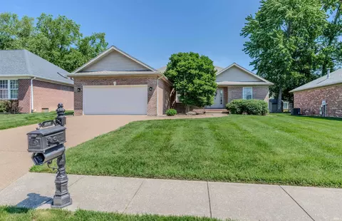 2822 Beaumont Dr, Evansville, IN 47725