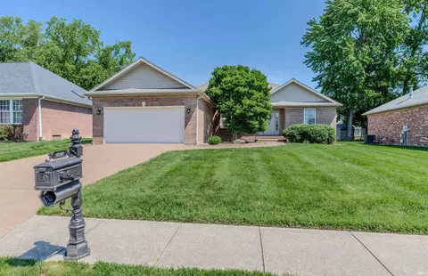 2822 Beaumont Dr, Evansville, IN 47725