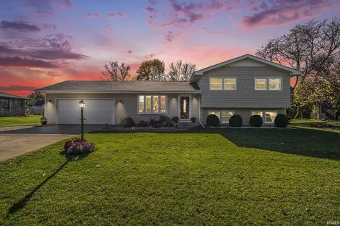 10370 Glen Lee Trl, Granger, IN 46530