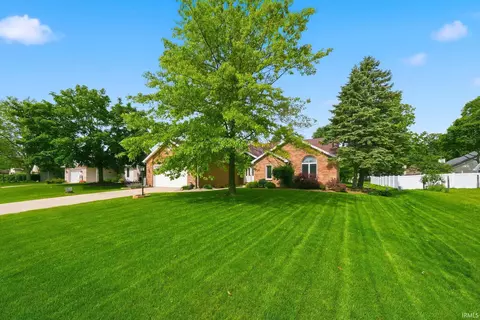 2204 Cedarwood Way, Fort Wayne, IN 46804