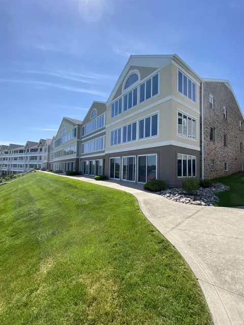 8986 E Hatchery Rd # 11, Syracuse, IN 46567