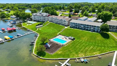 8986 E Hatchery Rd UNIT 11, Syracuse, IN 46567