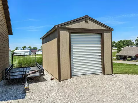 8866 W Meadows Dr, Eckerty, IN 47116 photo 26