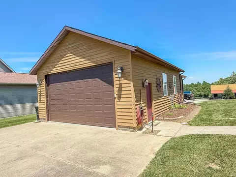 8866 W Meadows Dr, Eckerty, IN 47116 photo 25