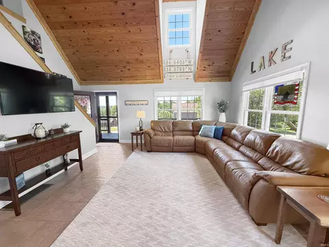8866 W Meadows Dr, Eckerty, IN 47116 photo 3