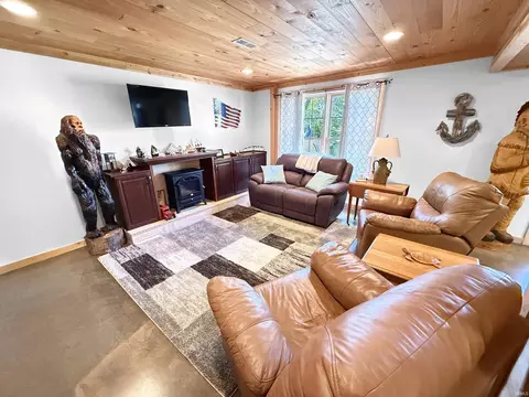 8866 W Meadows Dr, Eckerty, IN 47116 photo 17