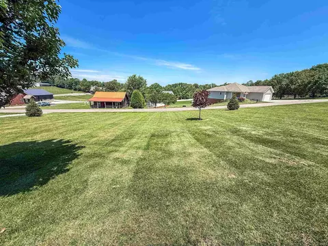 8866 W Meadows Dr, Eckerty, IN 47116 photo 23