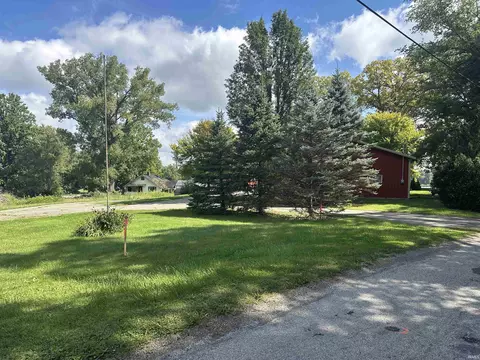 8628 E Koher Rd, Syracuse, IN 46567