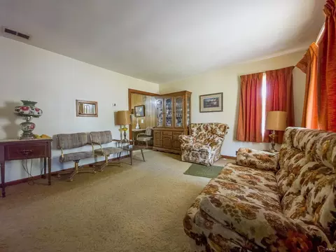 Living - 426 E 7th St, Mount Carmel, IL 62863 photo 1 of 1