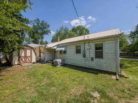 Exterior - 426 E 7th St, Mount Carmel, IL 62863 photo 3 of 4