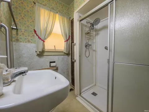 Bath - 426 E 7th St, Mount Carmel, IL 62863 photo 1 of 3