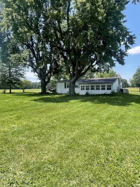 5933 N County Rd 100 E Rd, Shelburn, IN 47879
