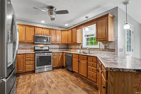 Kitchen - 19282 Yoder Dr, Goshen, IN 46528 photo 1 of 2