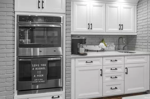 Kitchen - 1 Bohnert Ct, Jasper, IN 47546 photo 3 of 5