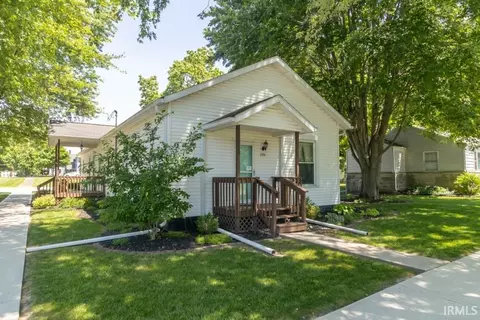 Exterior - 206 W School St, Mount Summit, IN 47361 photo 2 of 10
