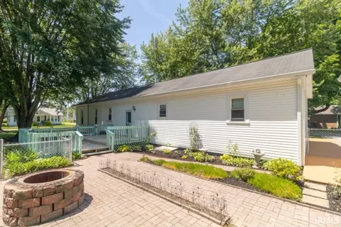 Exterior - 206 W School St, Mount Summit, IN 47361 photo 5 of 10