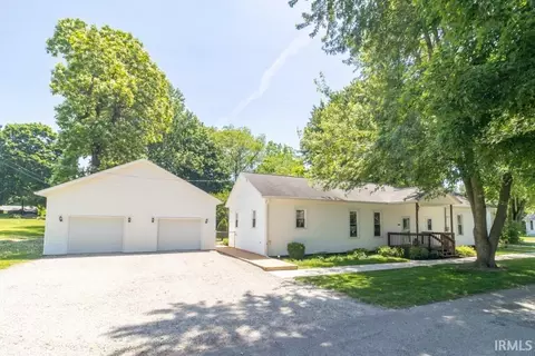 Exterior - 206 W School St, Mount Summit, IN 47361 photo 1 of 10