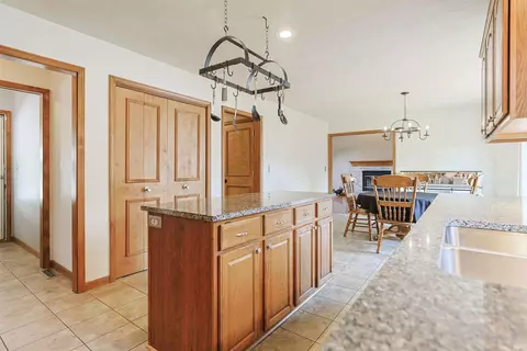 Kitchen - 50820 Stonebridge Dr, Granger, IN 46530 photo 4 of 5