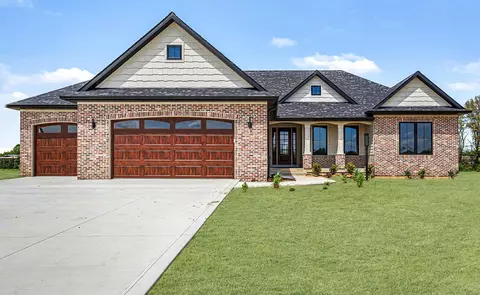 10193 Steinbeck Dr, Granger, IN 46530