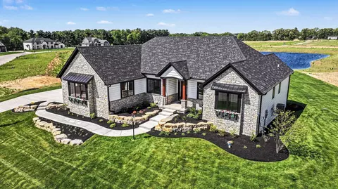 50595 Bantam Ridge Dr, Granger, IN 46530