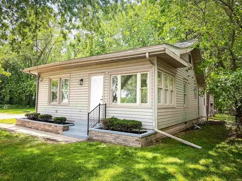 56201 Mayflower Rd, South Bend, IN 46619