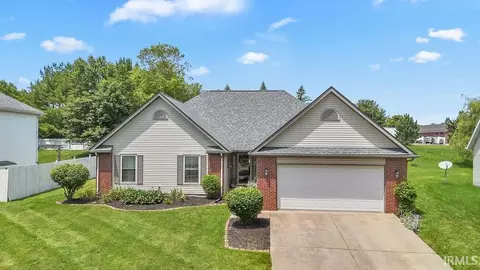3244 S Southern Oaks Dr, Bloomington, IN 47401