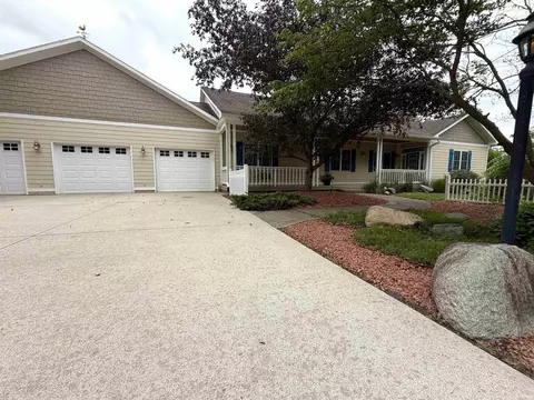 35 W Lake Dr, Kokomo, IN 46901