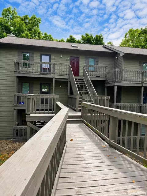 9117 S Pointe Retreat Dr #5, Bloomington, IN 47401