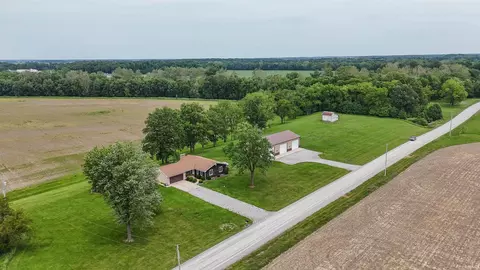 22825 Kammeyer Rd, Woodburn, IN 46797