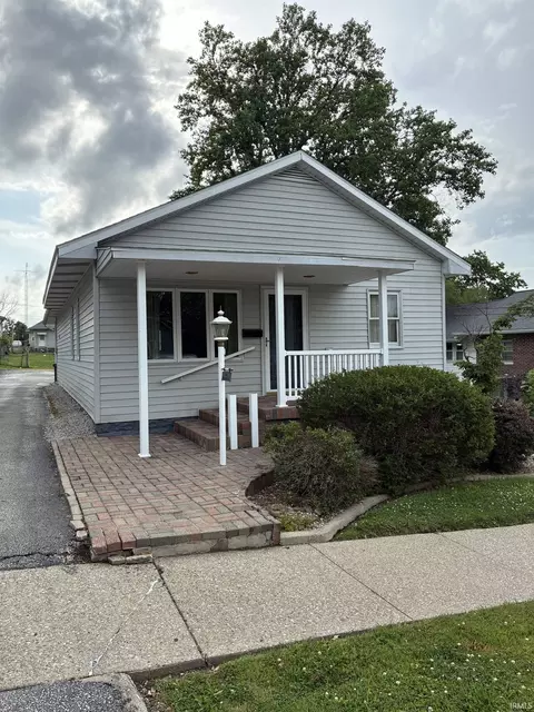 909 N Washington St, Bicknell, IN 47512