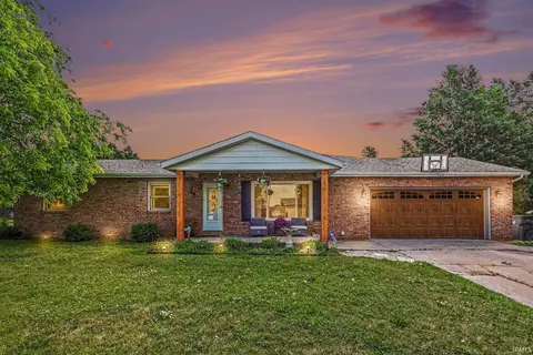 518 Sunset Ln, Middlebury, IN 46540