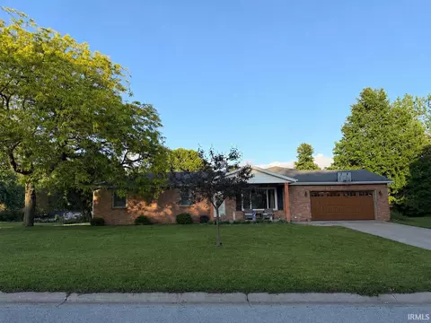 518 Sunset Ln, Middlebury, IN 46540