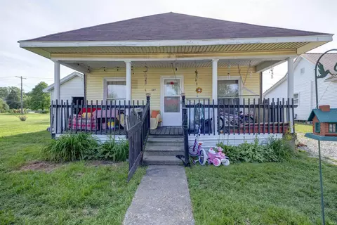 423 S Jackson St, Oakland City, IN 47660