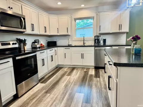 Kitchen - 422 17th St, Bedford, IN 47421 photo 2 of 3