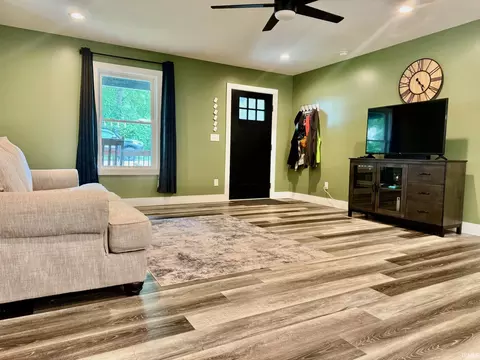 Living - 422 17th St, Bedford, IN 47421 photo 2 of 2